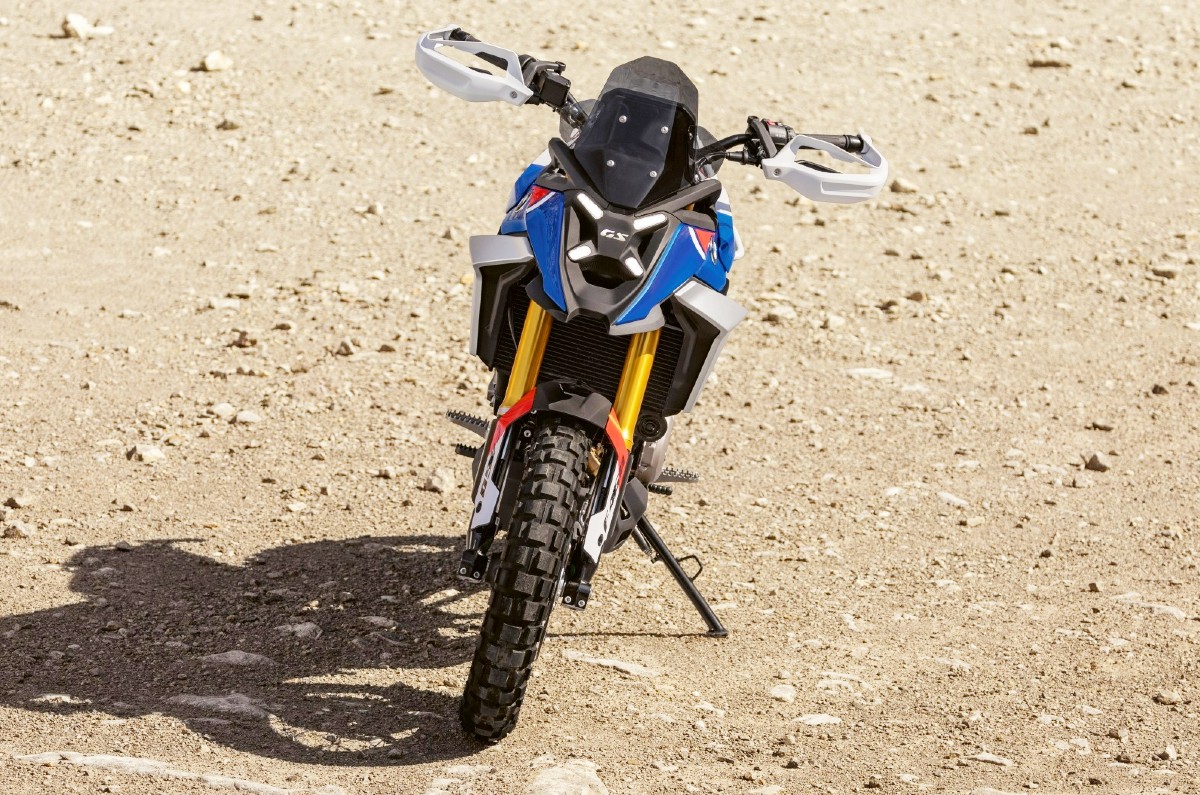 BMW Concept F 450 GS front angle static in field